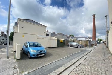 1 bed flat, North Road West, Stonehouse, Plymouth, PL15DJ - Image 2
